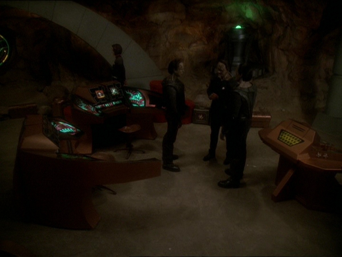 extant_StarTrek_DS9_7x22-TackingIntoTheWind_1157.jpg