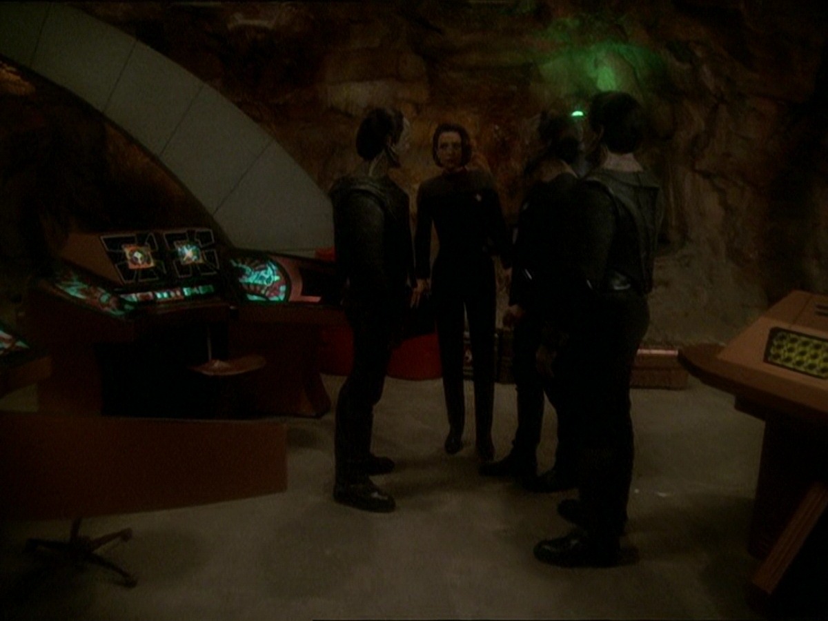 extant_StarTrek_DS9_7x22-TackingIntoTheWind_1164.jpg