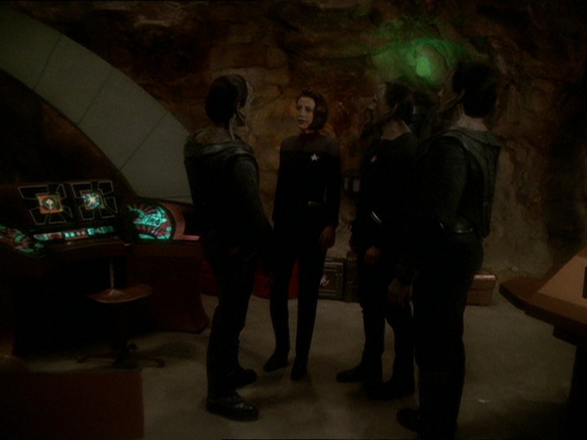 extant_StarTrek_DS9_7x22-TackingIntoTheWind_1166.jpg