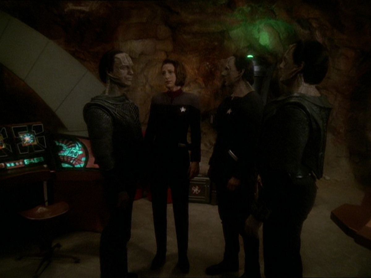 extant_StarTrek_DS9_7x22-TackingIntoTheWind_1168.jpg