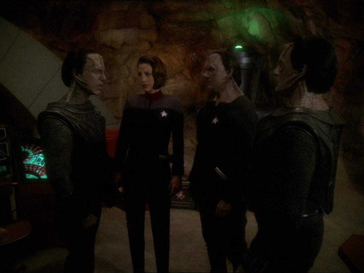 extant_StarTrek_DS9_7x22-TackingIntoTheWind_1171.jpg