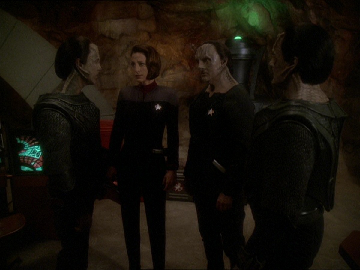 extant_StarTrek_DS9_7x22-TackingIntoTheWind_1174.jpg