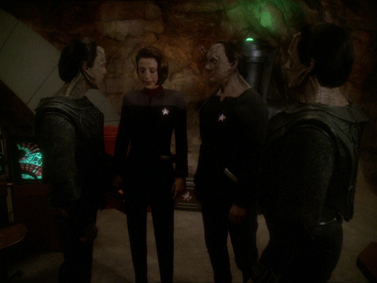 extant_StarTrek_DS9_7x22-TackingIntoTheWind_1175.jpg