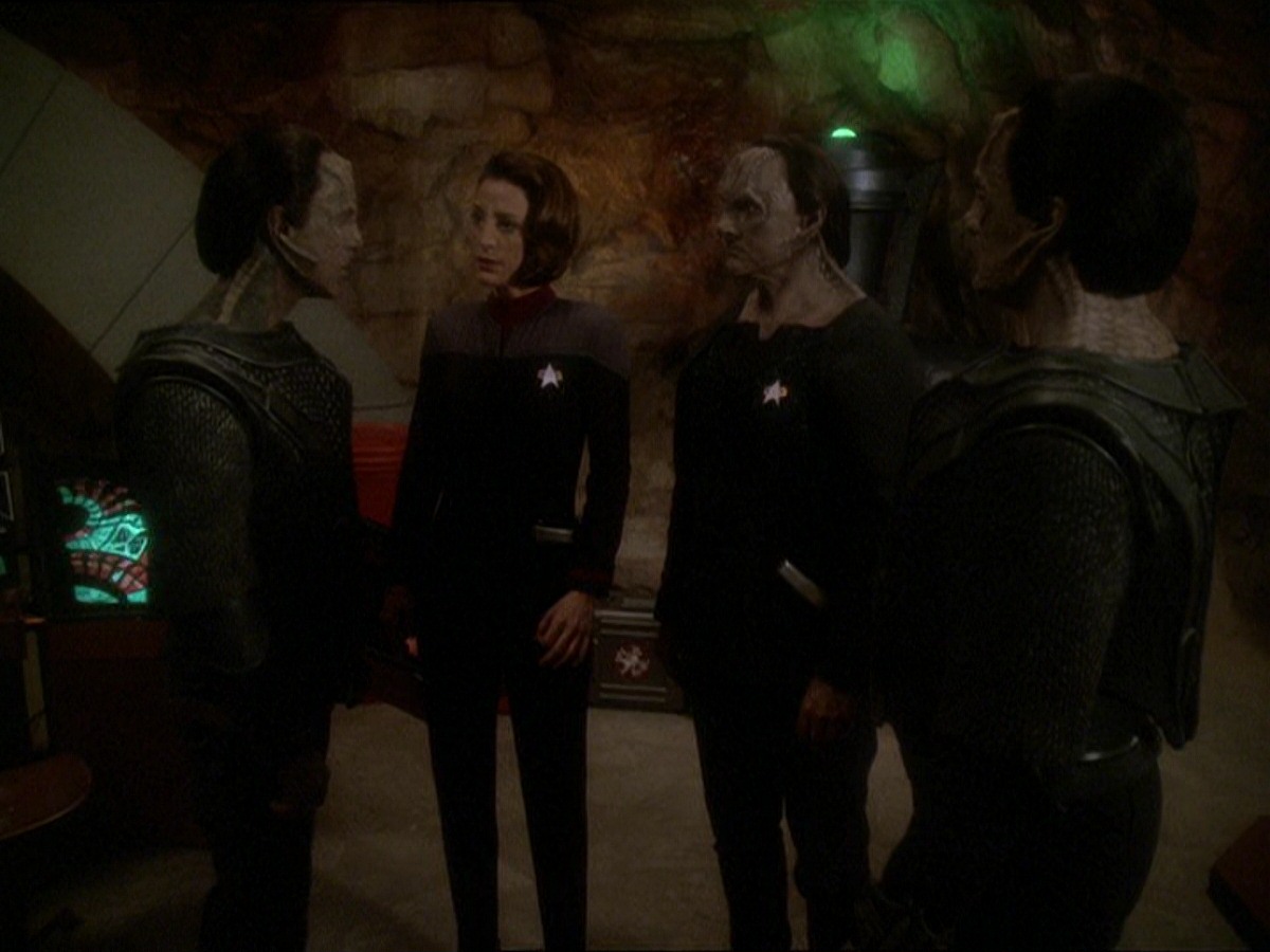 extant_StarTrek_DS9_7x22-TackingIntoTheWind_1181.jpg