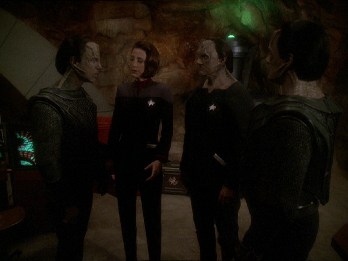 extant_StarTrek_DS9_7x22-TackingIntoTheWind_1182.jpg