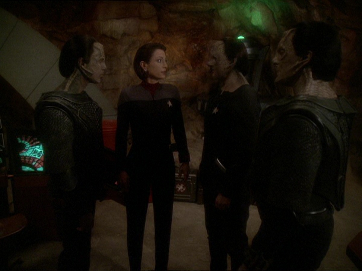 extant_StarTrek_DS9_7x22-TackingIntoTheWind_1187.jpg