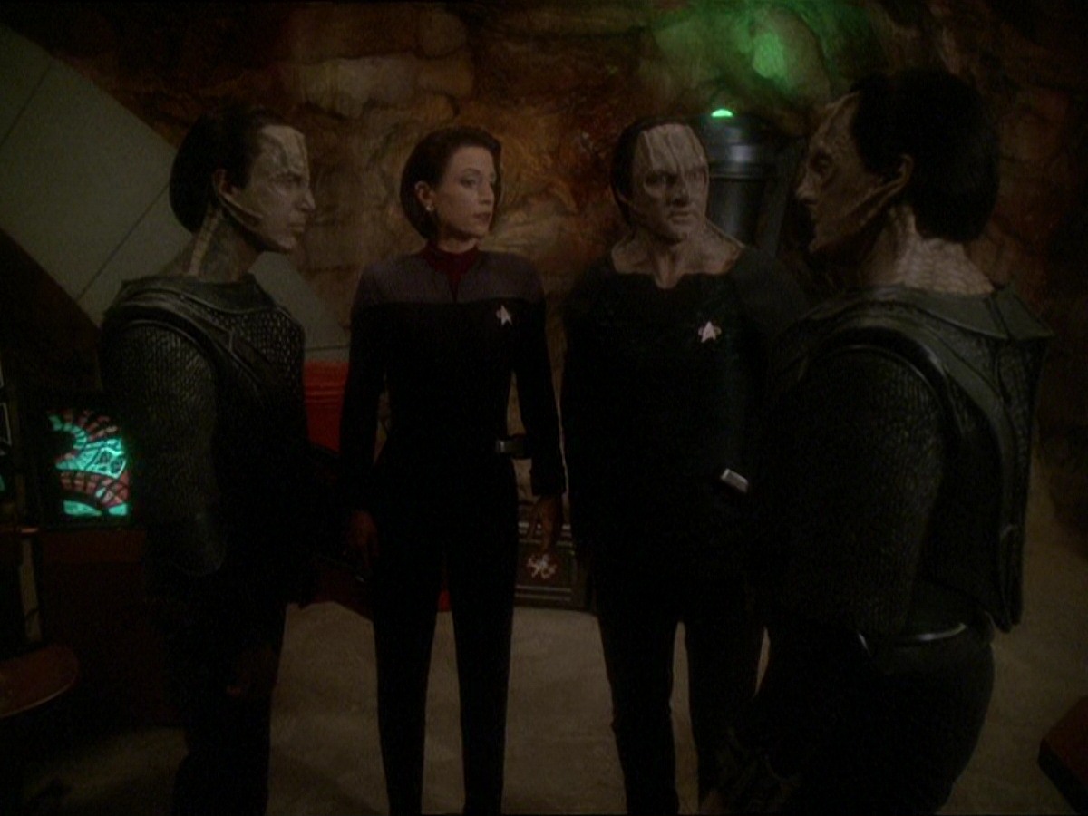 extant_StarTrek_DS9_7x22-TackingIntoTheWind_1188.jpg