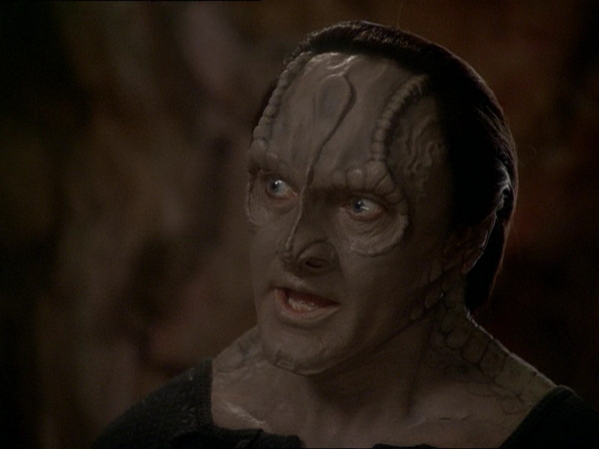 extant_StarTrek_DS9_7x22-TackingIntoTheWind_1235.jpg