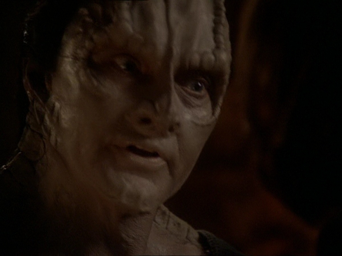 extant_StarTrek_DS9_7x22-TackingIntoTheWind_1260.jpg