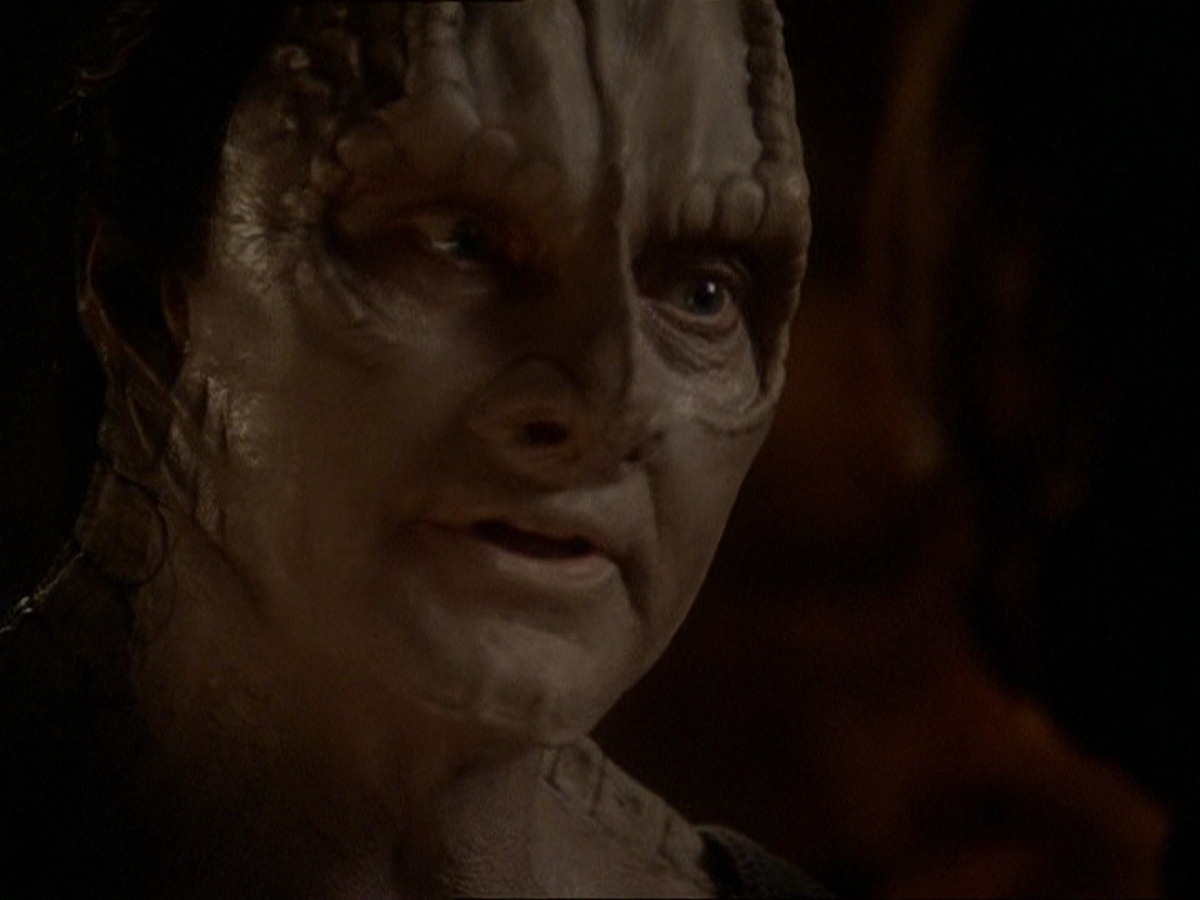 extant_StarTrek_DS9_7x22-TackingIntoTheWind_1265.jpg