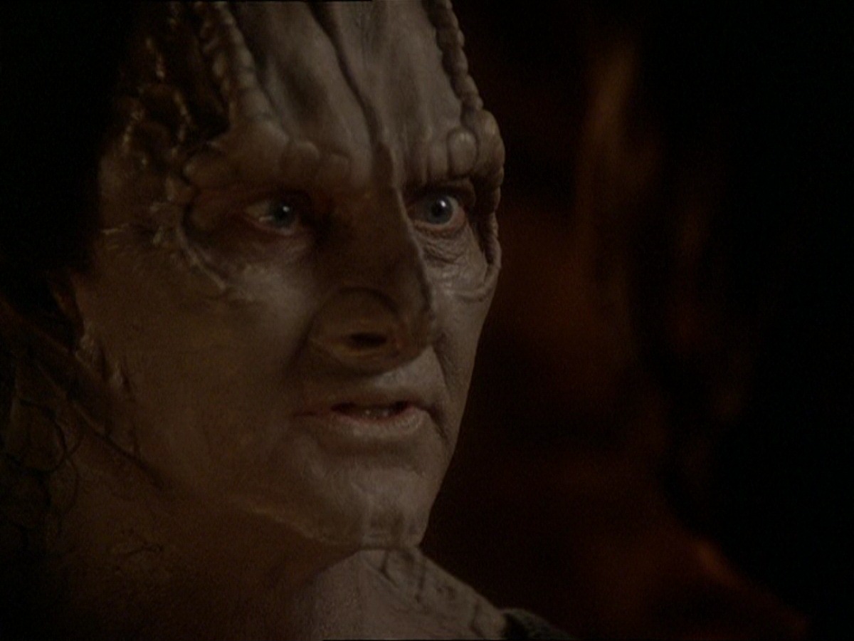 extant_StarTrek_DS9_7x22-TackingIntoTheWind_1293.jpg