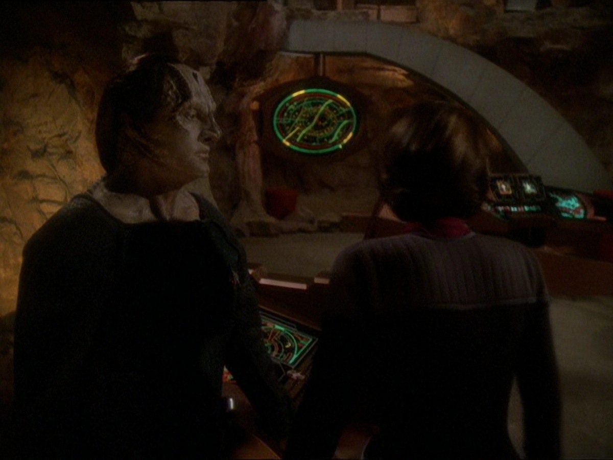 extant_StarTrek_DS9_7x22-TackingIntoTheWind_1334.jpg