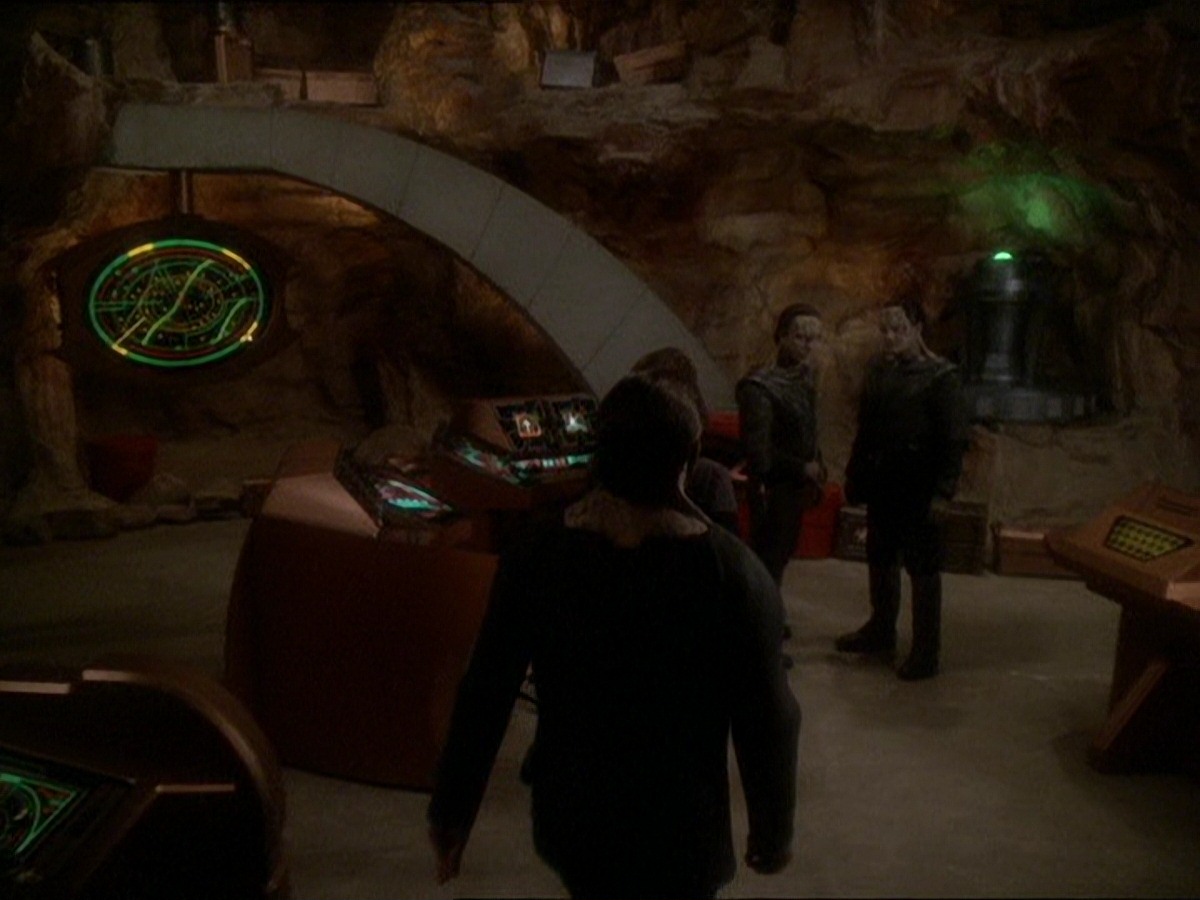 extant_StarTrek_DS9_7x22-TackingIntoTheWind_1337.jpg