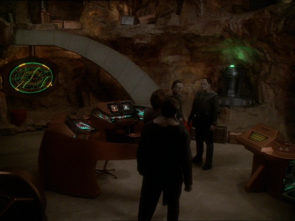 extant_StarTrek_DS9_7x22-TackingIntoTheWind_1338.jpg