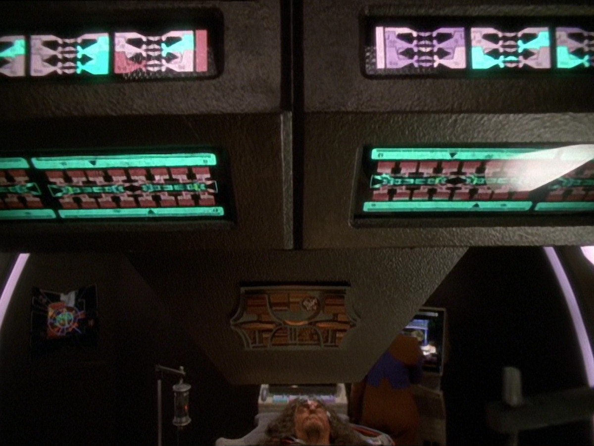 extant_StarTrek_DS9_7x22-TackingIntoTheWind_1365.jpg