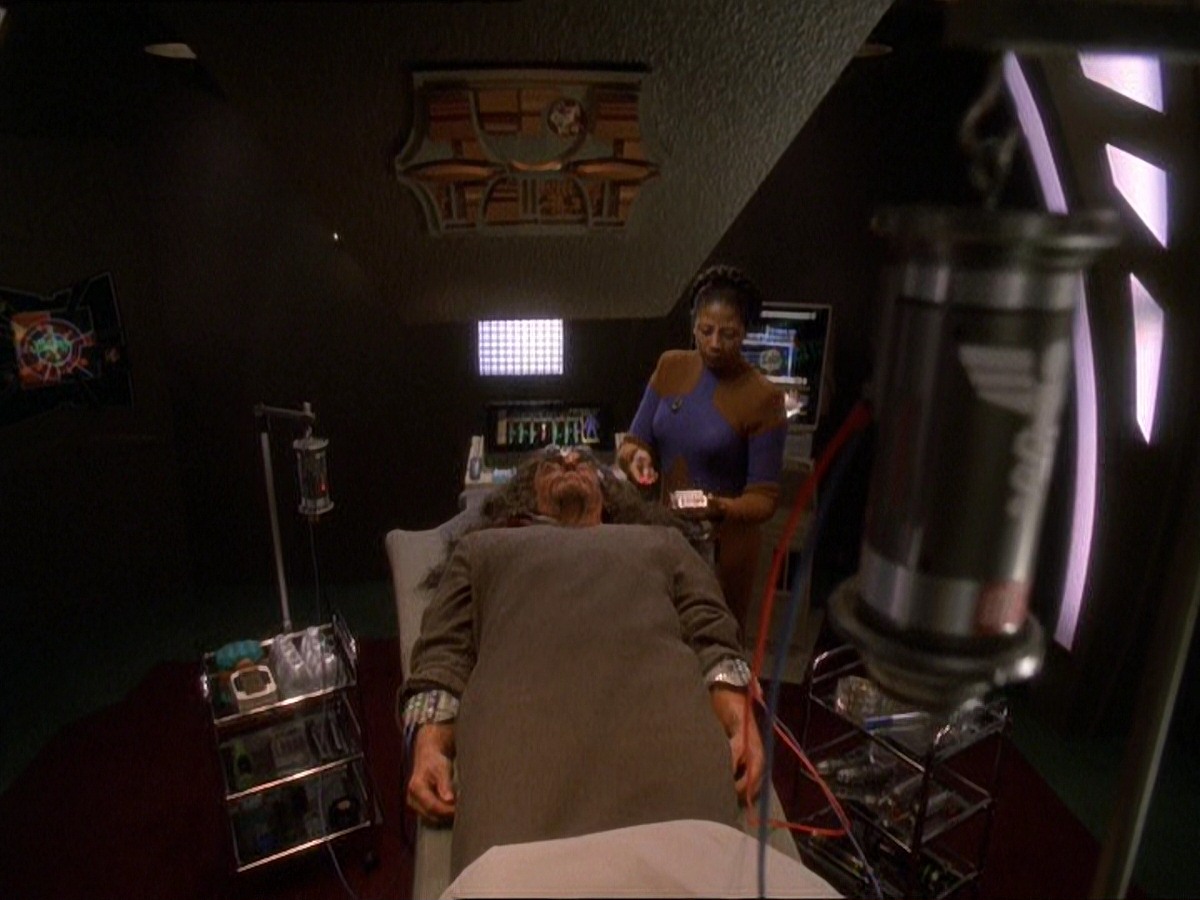extant_StarTrek_DS9_7x22-TackingIntoTheWind_1371.jpg