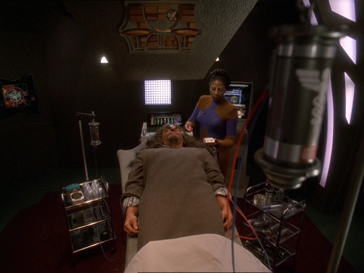 extant_StarTrek_DS9_7x22-TackingIntoTheWind_1372.jpg