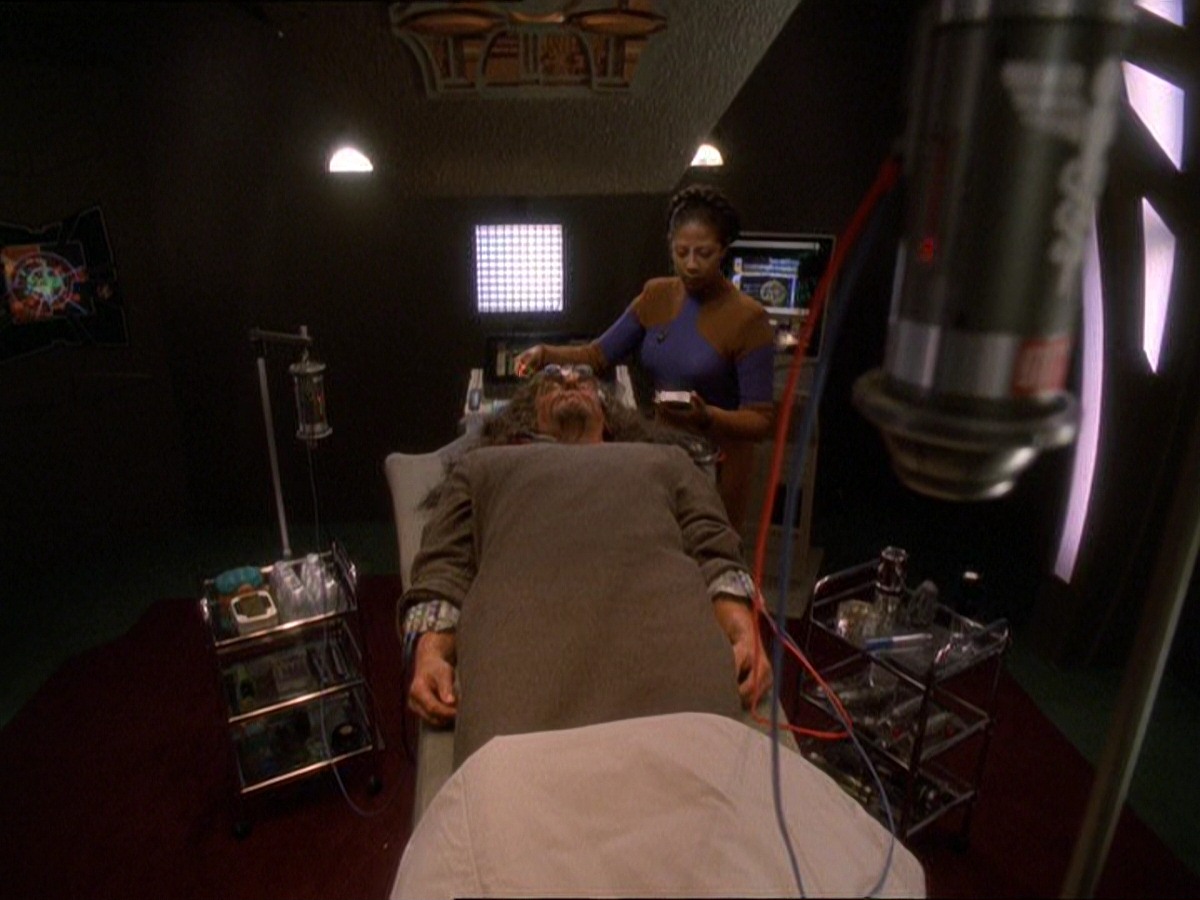 extant_StarTrek_DS9_7x22-TackingIntoTheWind_1374.jpg