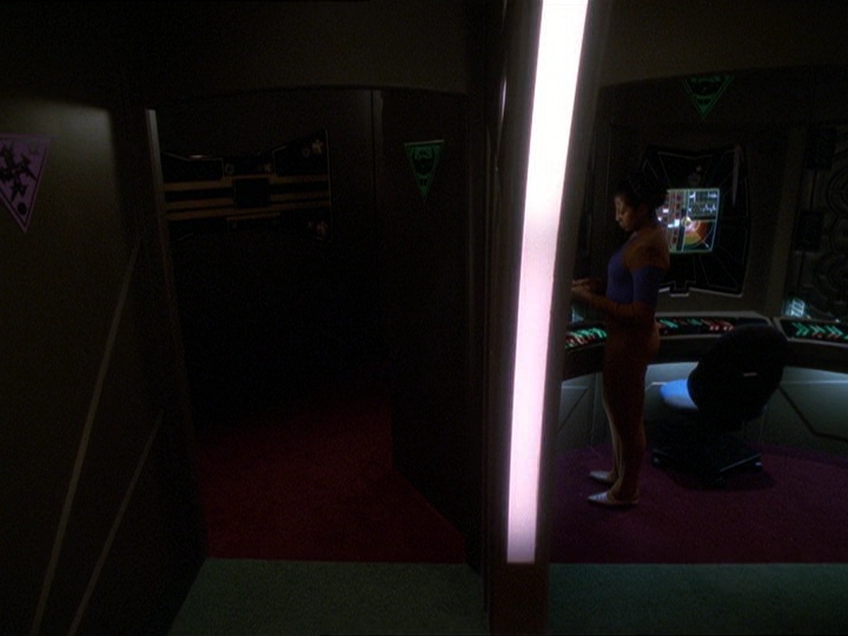 extant_StarTrek_DS9_7x22-TackingIntoTheWind_1399.jpg