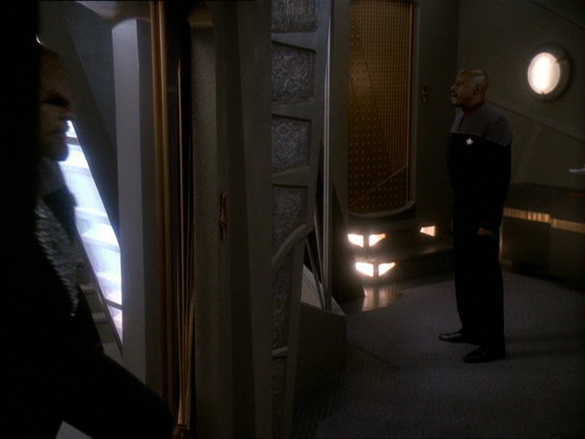 extant_StarTrek_DS9_7x22-TackingIntoTheWind_1401.jpg