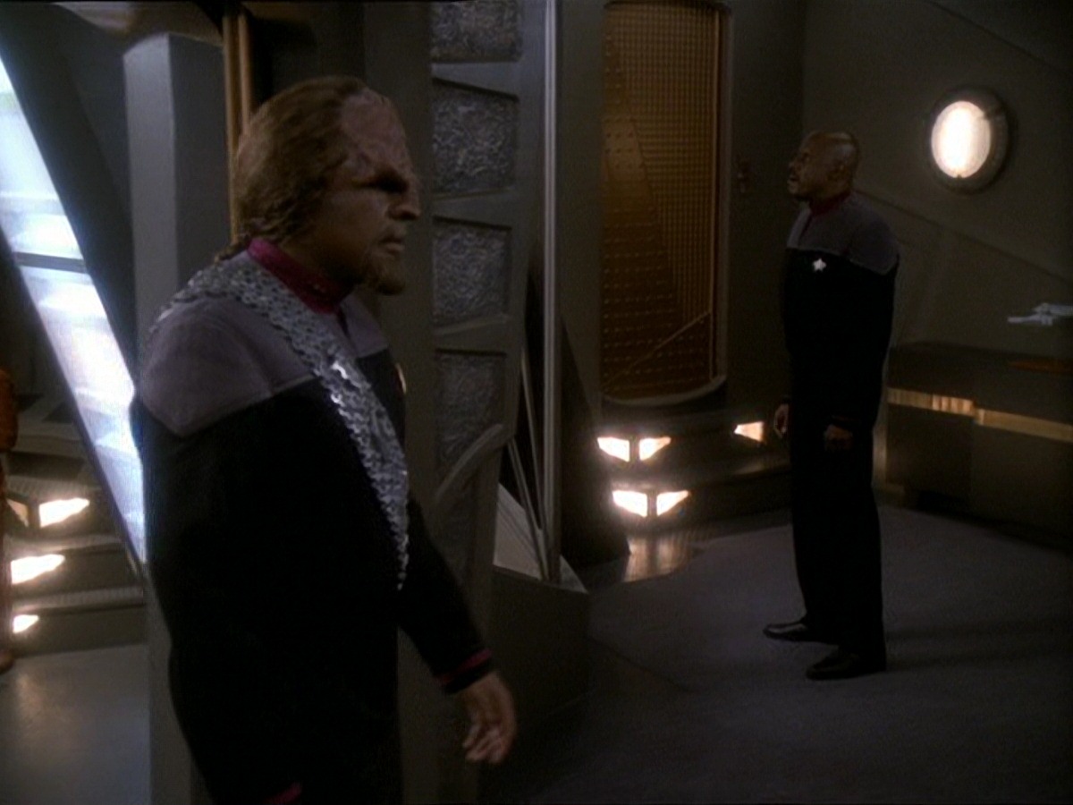 extant_StarTrek_DS9_7x22-TackingIntoTheWind_1402.jpg