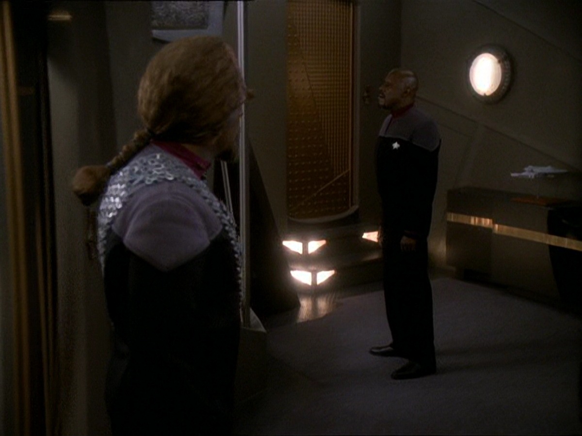 extant_StarTrek_DS9_7x22-TackingIntoTheWind_1403.jpg
