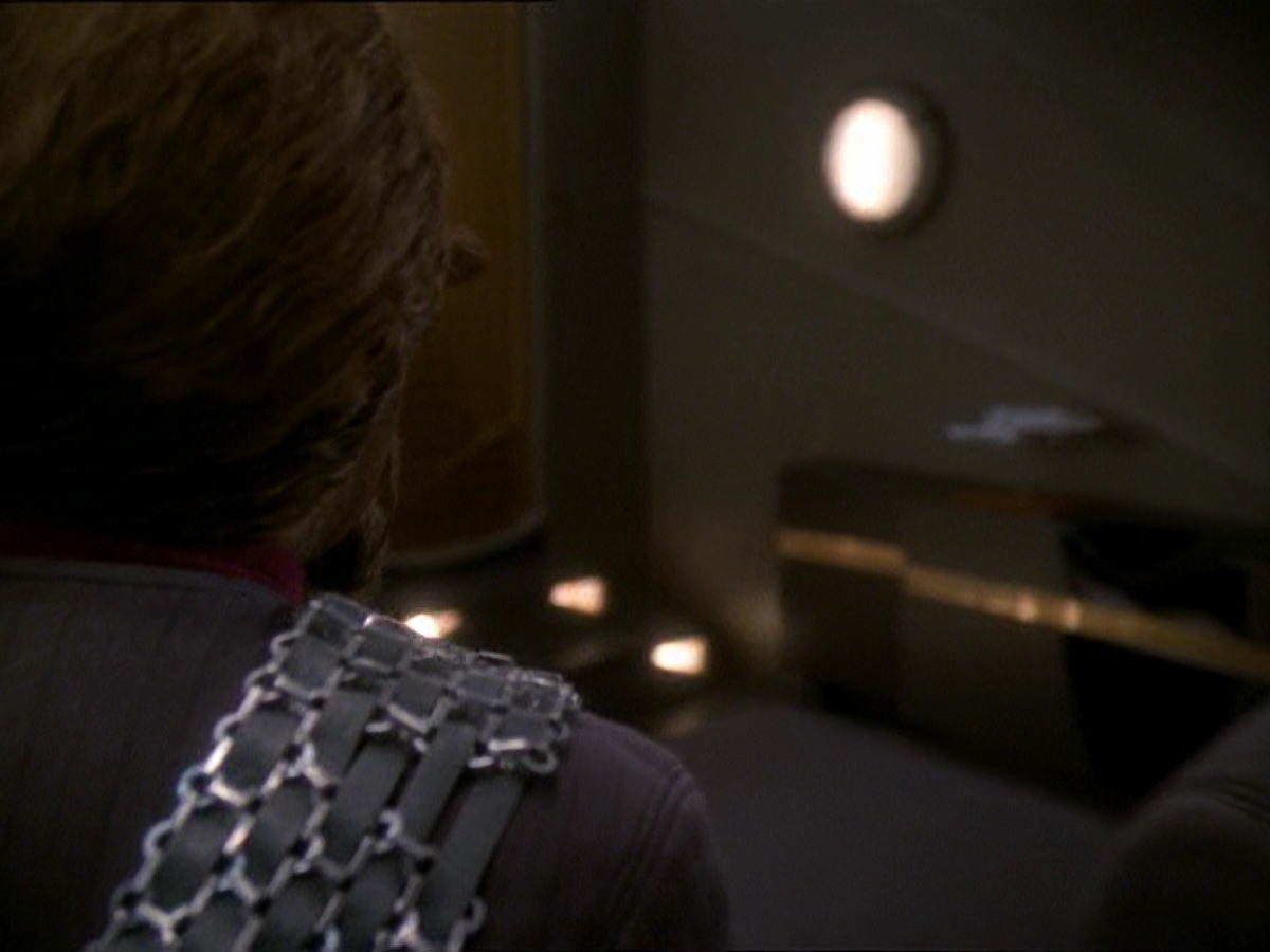 extant_StarTrek_DS9_7x22-TackingIntoTheWind_1490.jpg