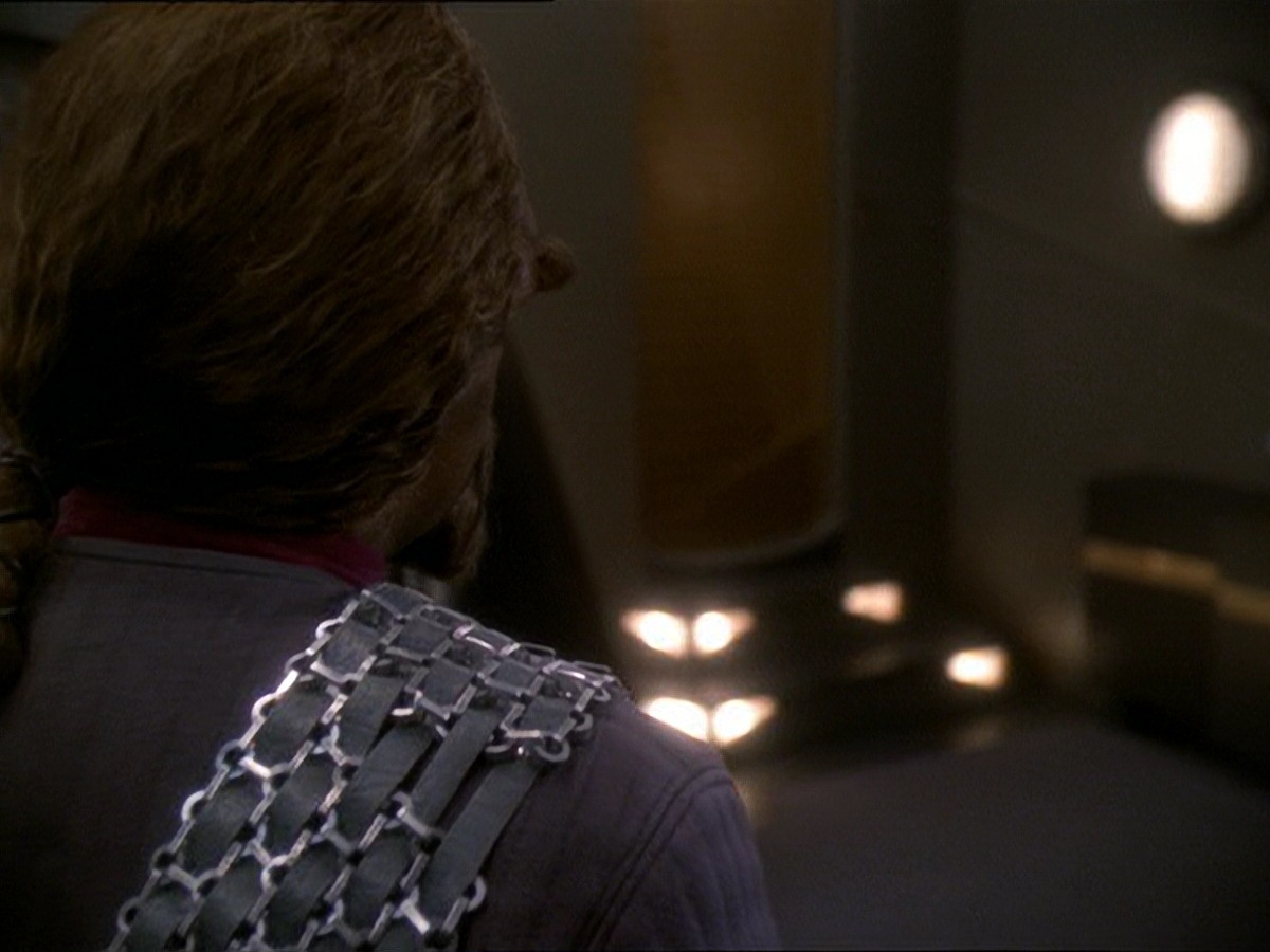 extant_StarTrek_DS9_7x22-TackingIntoTheWind_1491.jpg