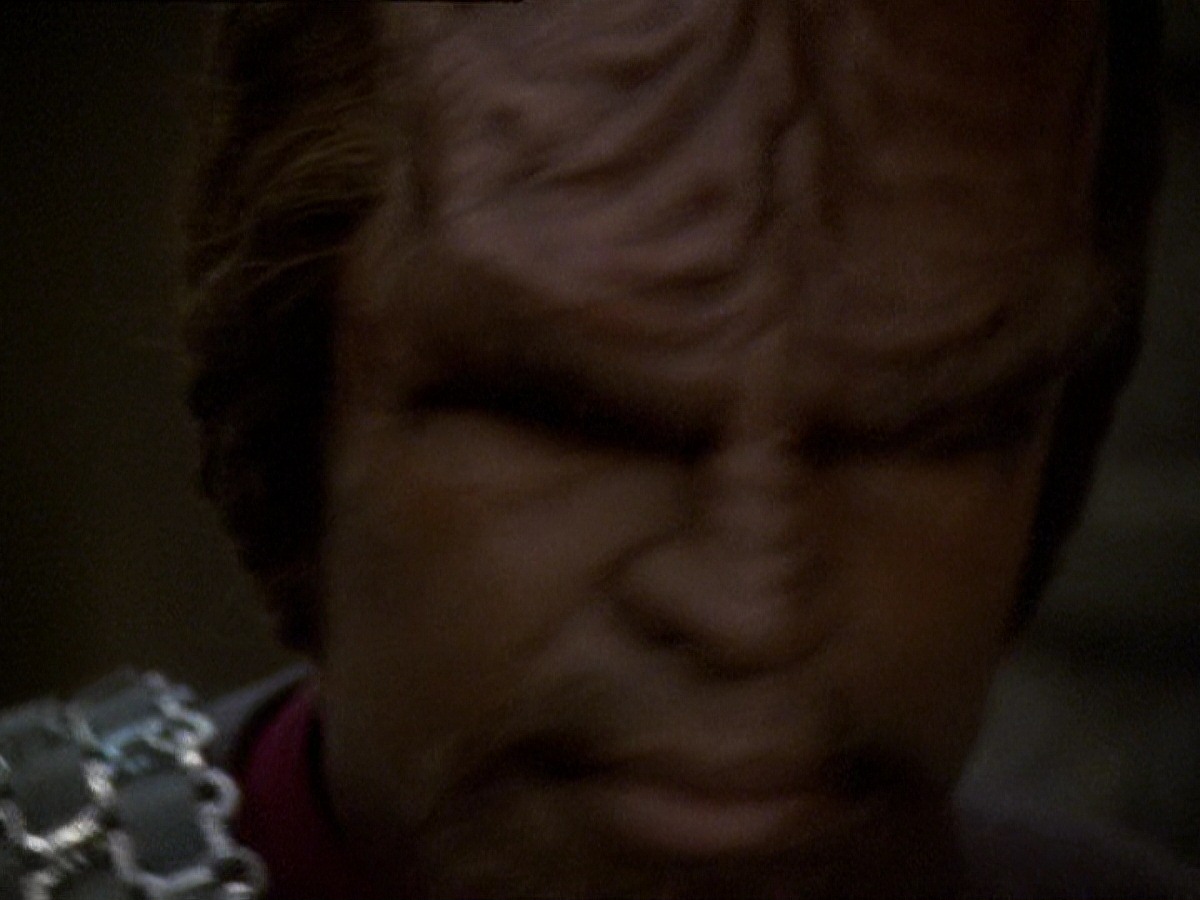 extant_StarTrek_DS9_7x22-TackingIntoTheWind_1532.jpg