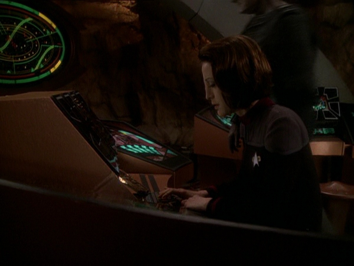 extant_StarTrek_DS9_7x22-TackingIntoTheWind_1539.jpg