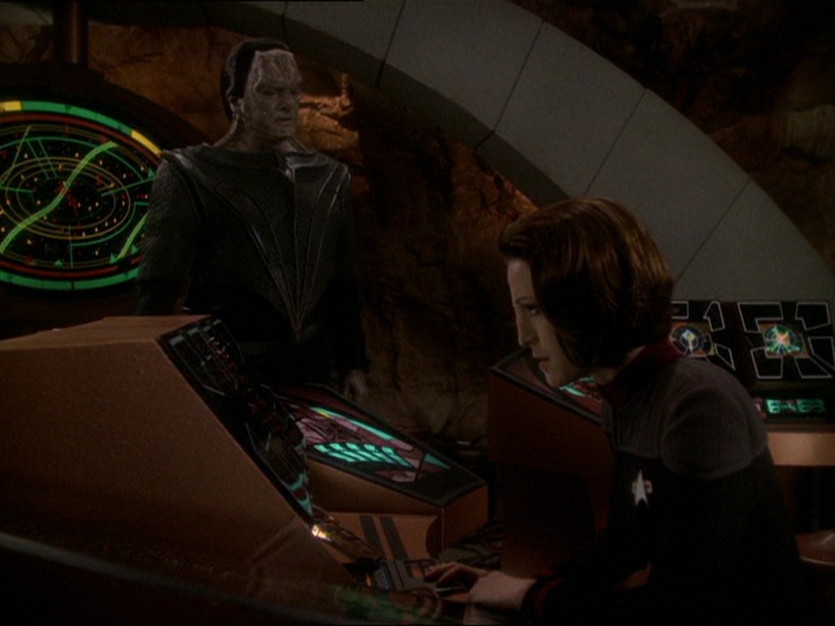 extant_StarTrek_DS9_7x22-TackingIntoTheWind_1543.jpg