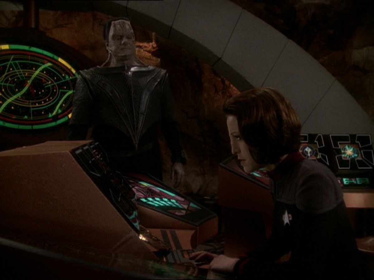 extant_StarTrek_DS9_7x22-TackingIntoTheWind_1544.jpg