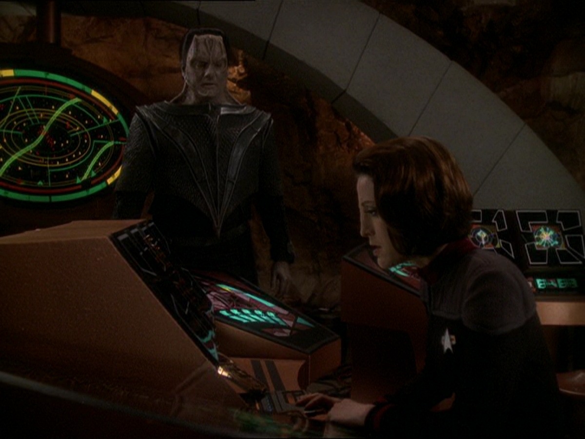 extant_StarTrek_DS9_7x22-TackingIntoTheWind_1545.jpg