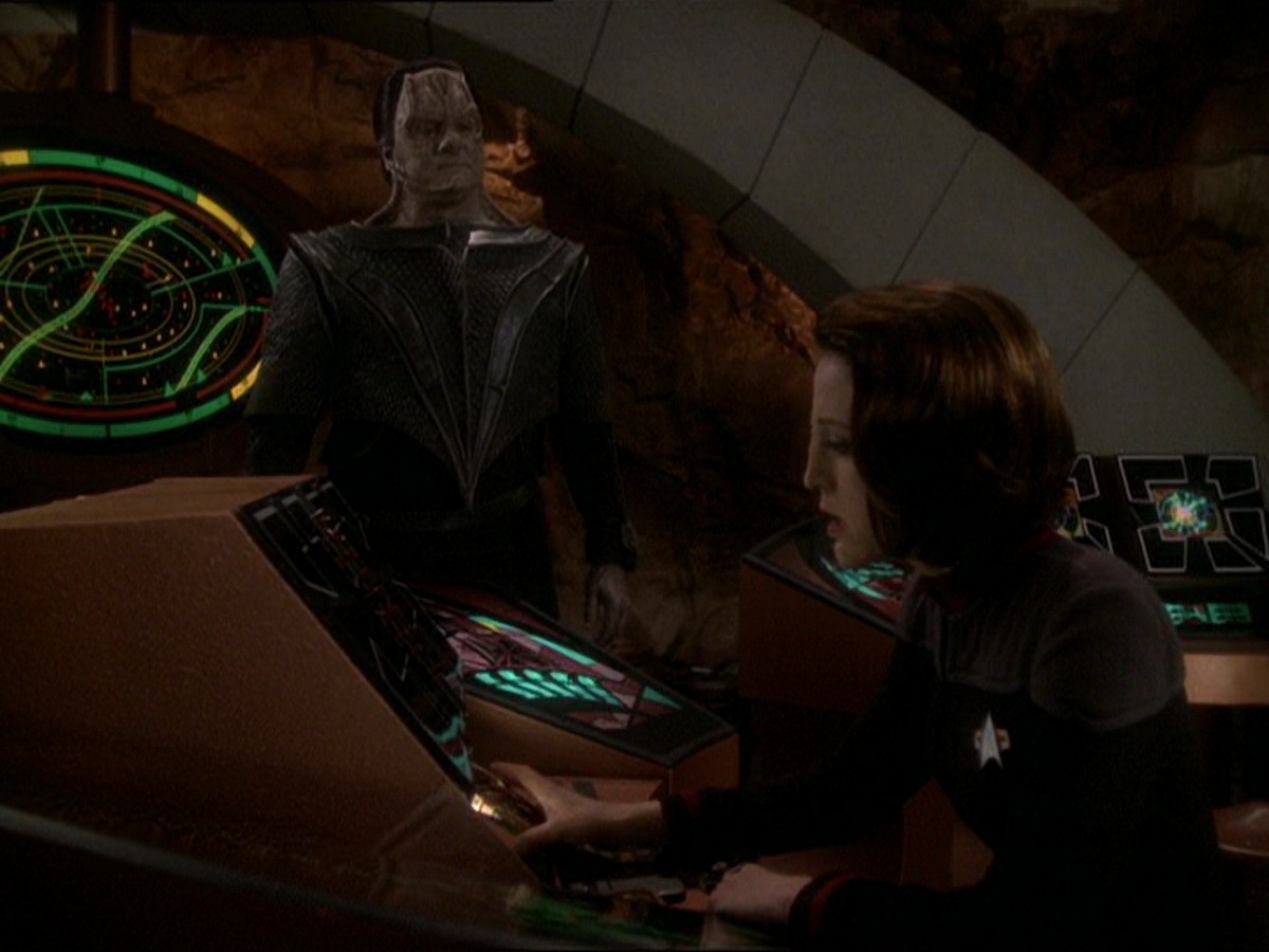extant_StarTrek_DS9_7x22-TackingIntoTheWind_1547.jpg