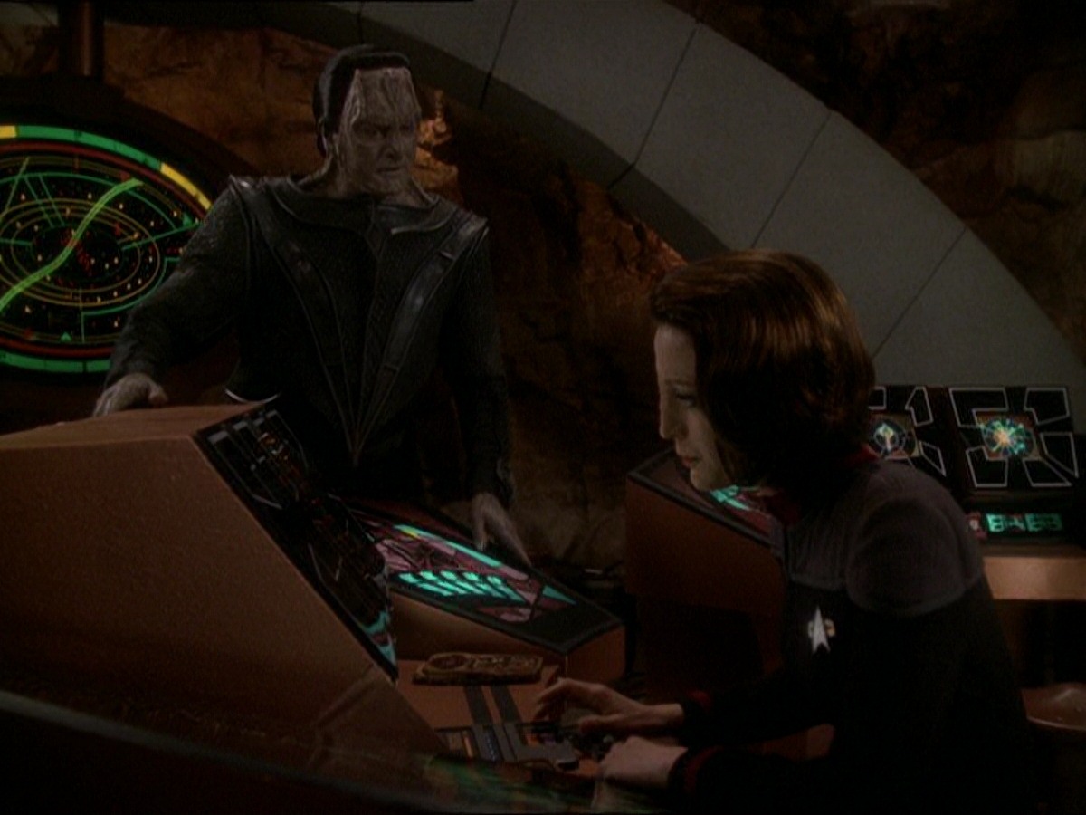 extant_StarTrek_DS9_7x22-TackingIntoTheWind_1553.jpg