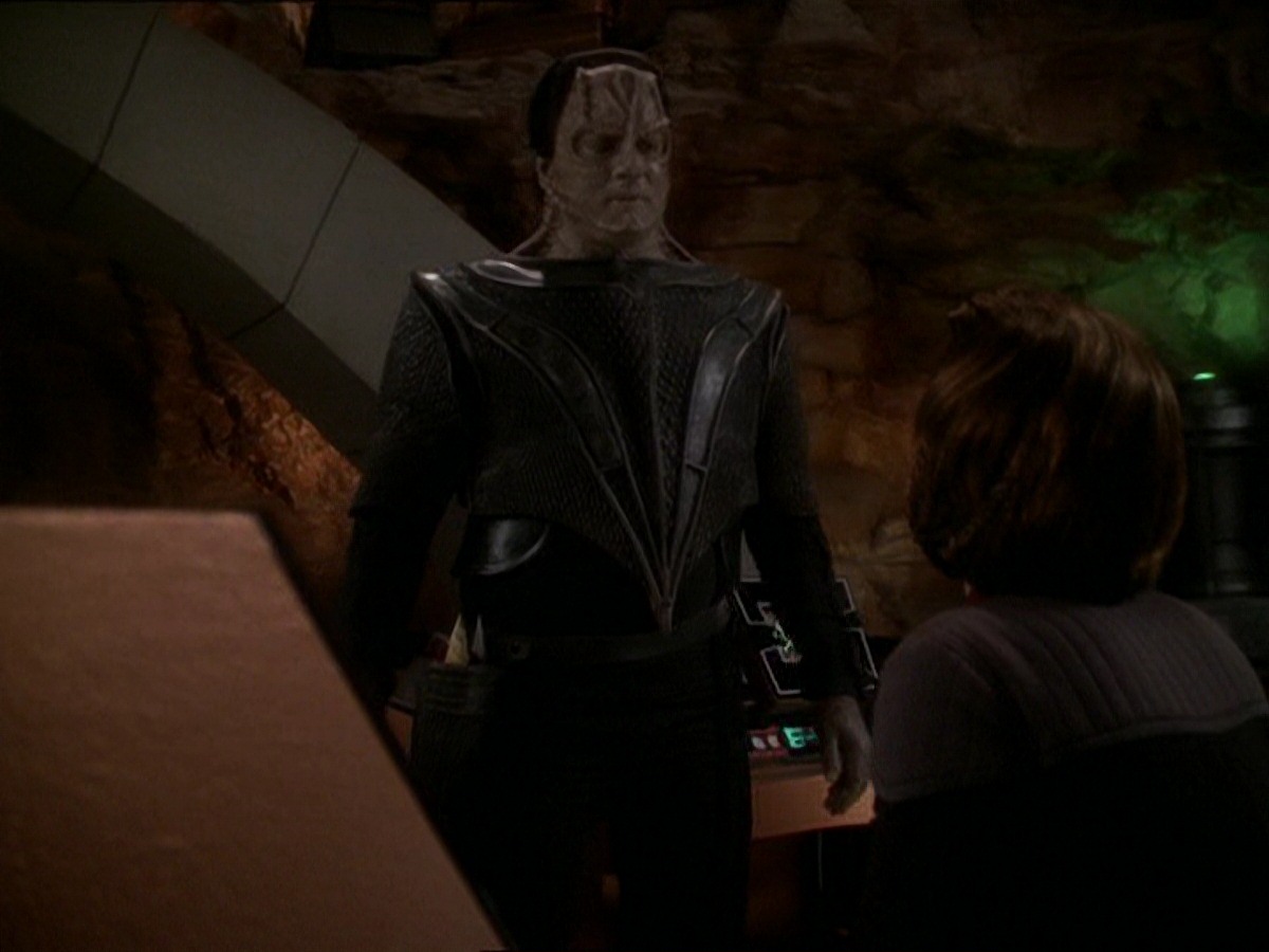 extant_StarTrek_DS9_7x22-TackingIntoTheWind_1580.jpg