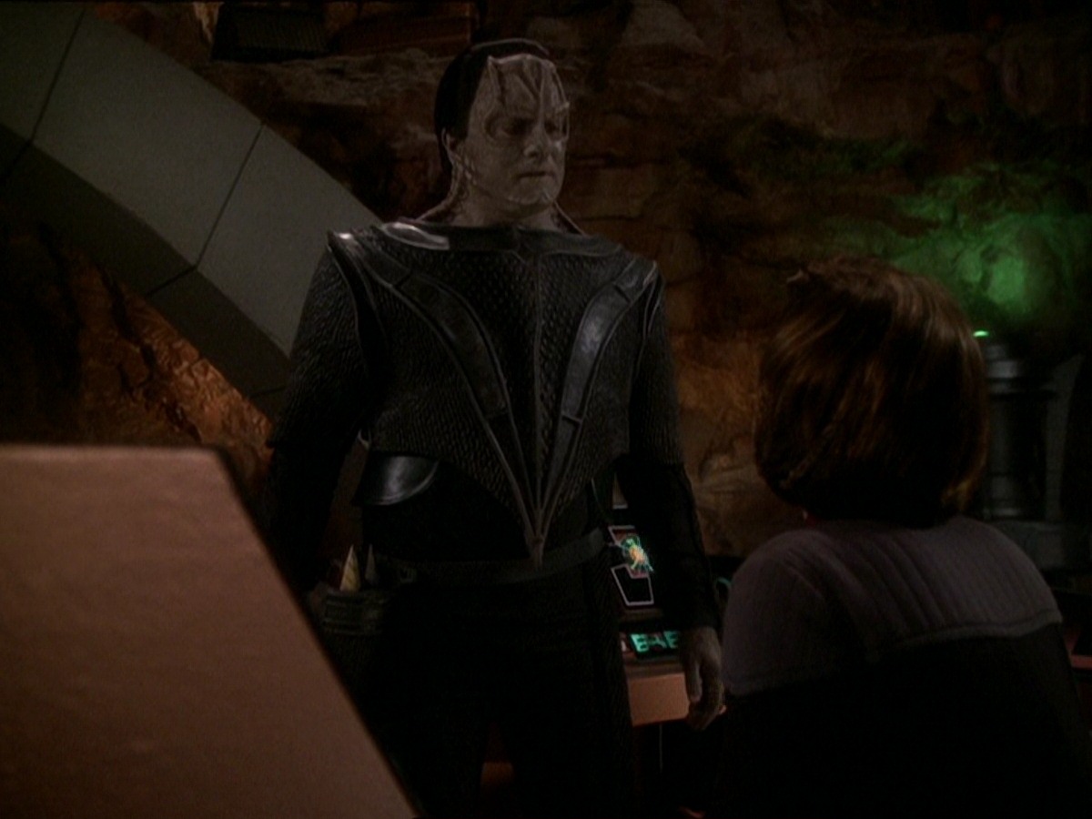 extant_StarTrek_DS9_7x22-TackingIntoTheWind_1582.jpg