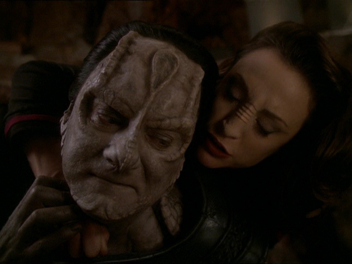 extant_StarTrek_DS9_7x22-TackingIntoTheWind_1614.jpg
