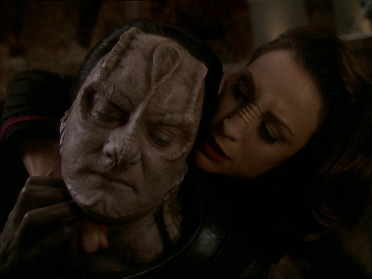extant_StarTrek_DS9_7x22-TackingIntoTheWind_1632.jpg