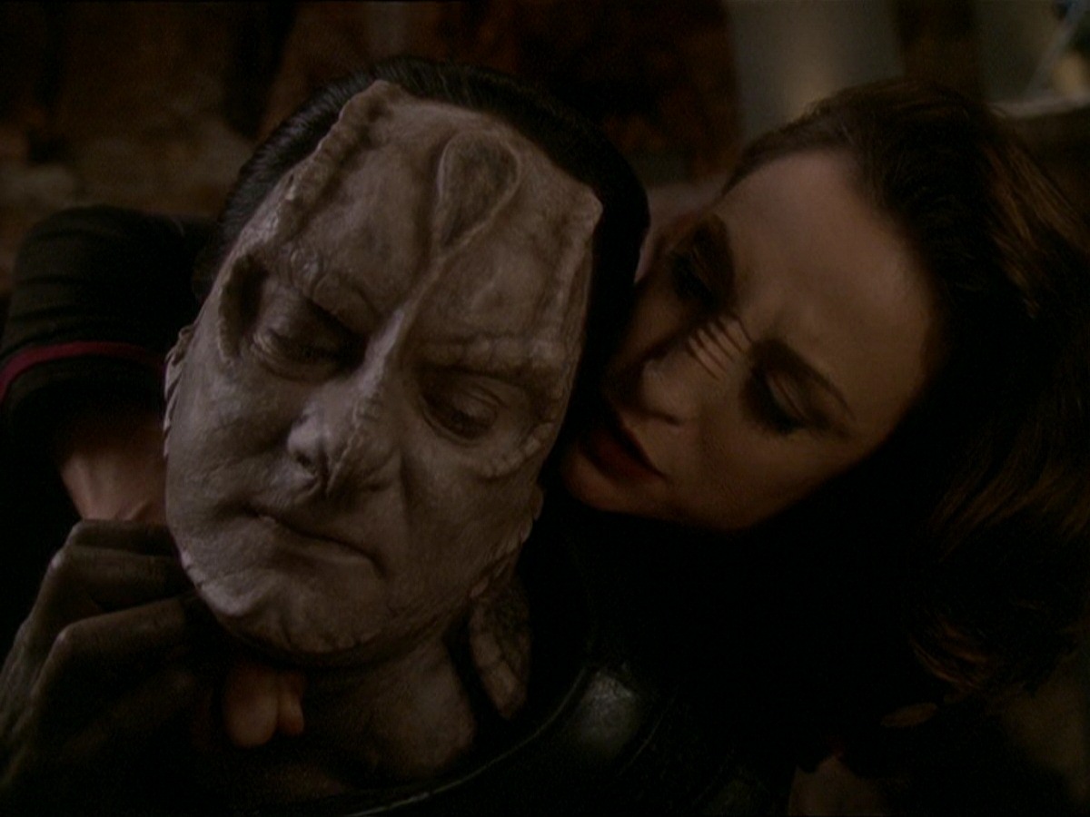 extant_StarTrek_DS9_7x22-TackingIntoTheWind_1635.jpg