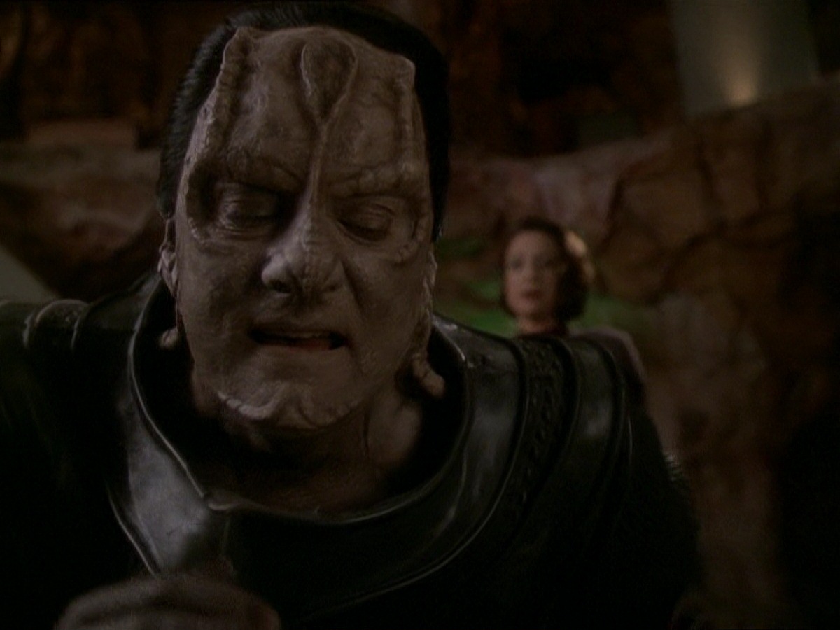 extant_StarTrek_DS9_7x22-TackingIntoTheWind_1644.jpg