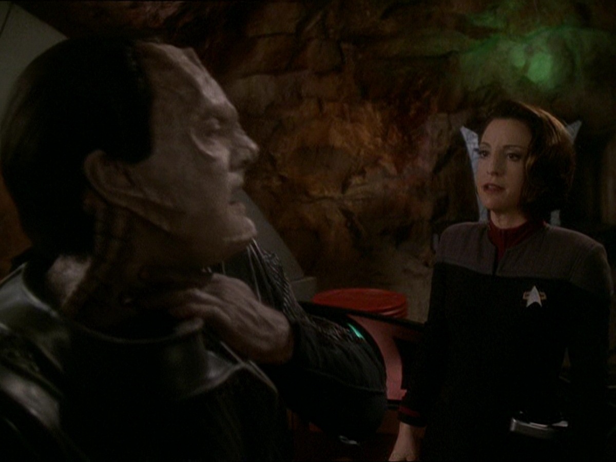 extant_StarTrek_DS9_7x22-TackingIntoTheWind_1648.jpg