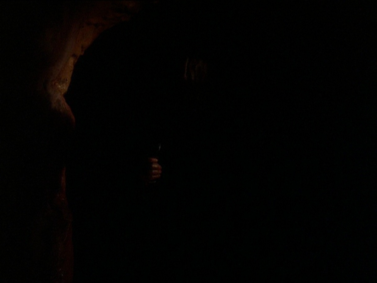 extant_StarTrek_DS9_7x22-TackingIntoTheWind_1679.jpg