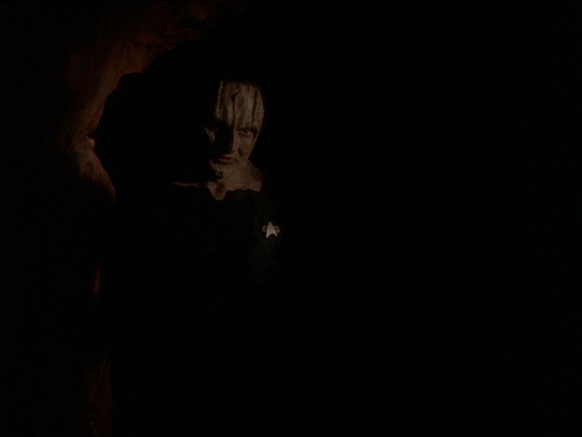 extant_StarTrek_DS9_7x22-TackingIntoTheWind_1684.jpg