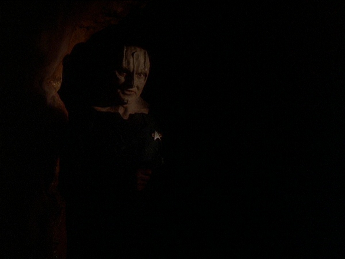 extant_StarTrek_DS9_7x22-TackingIntoTheWind_1685.jpg