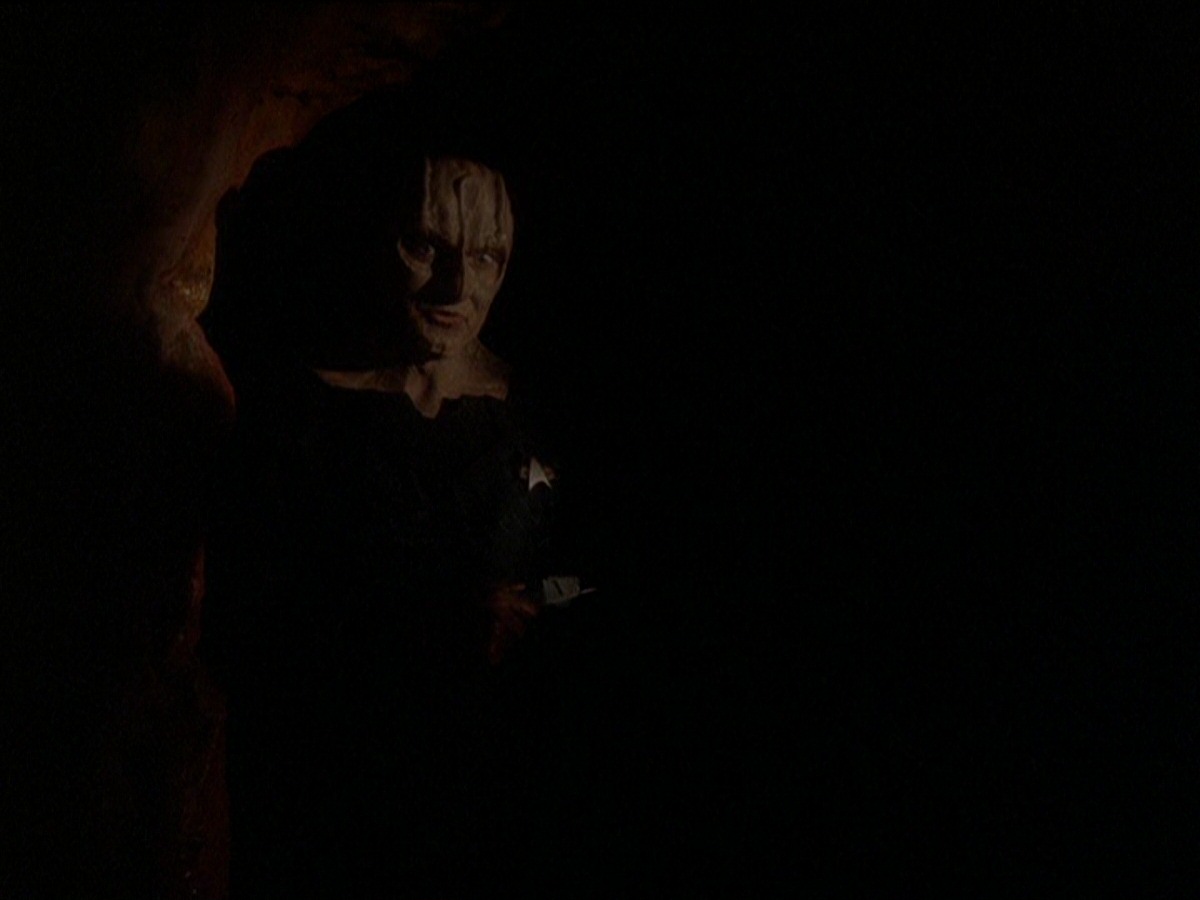 extant_StarTrek_DS9_7x22-TackingIntoTheWind_1686.jpg