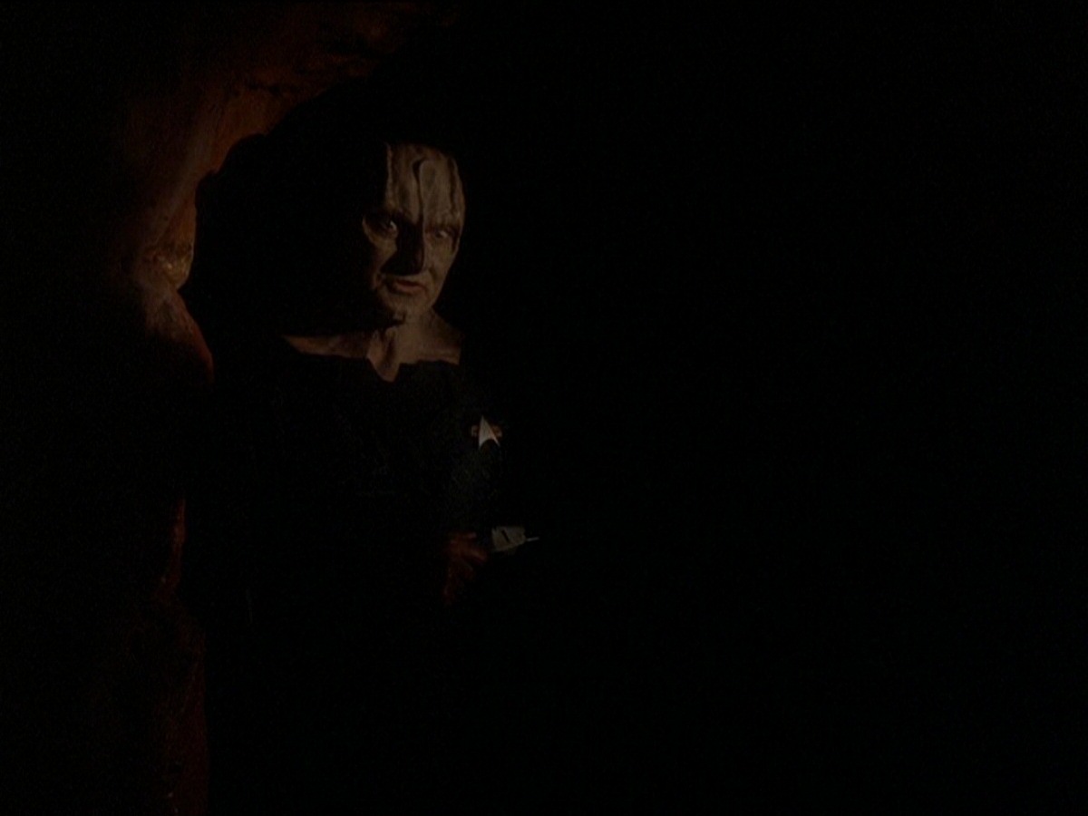 extant_StarTrek_DS9_7x22-TackingIntoTheWind_1687.jpg