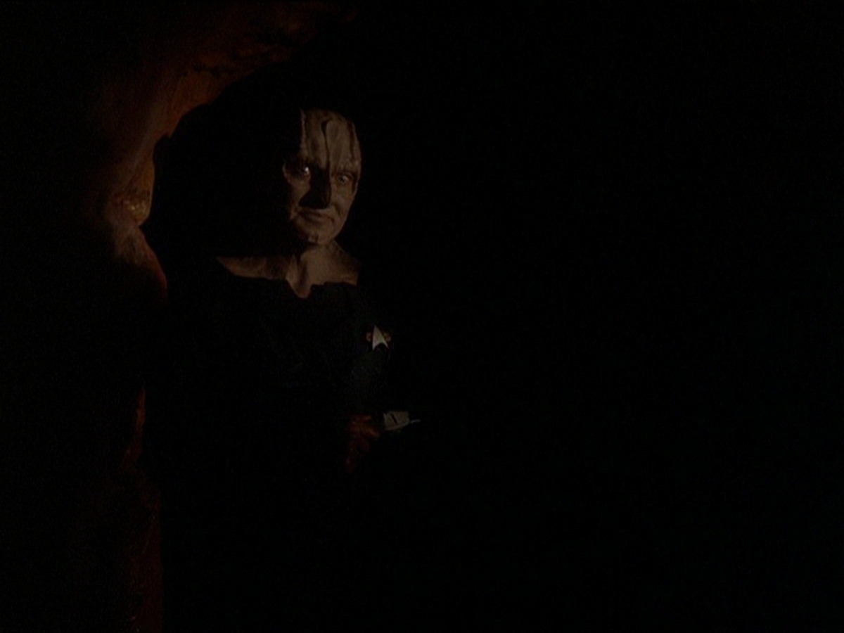 extant_StarTrek_DS9_7x22-TackingIntoTheWind_1688.jpg