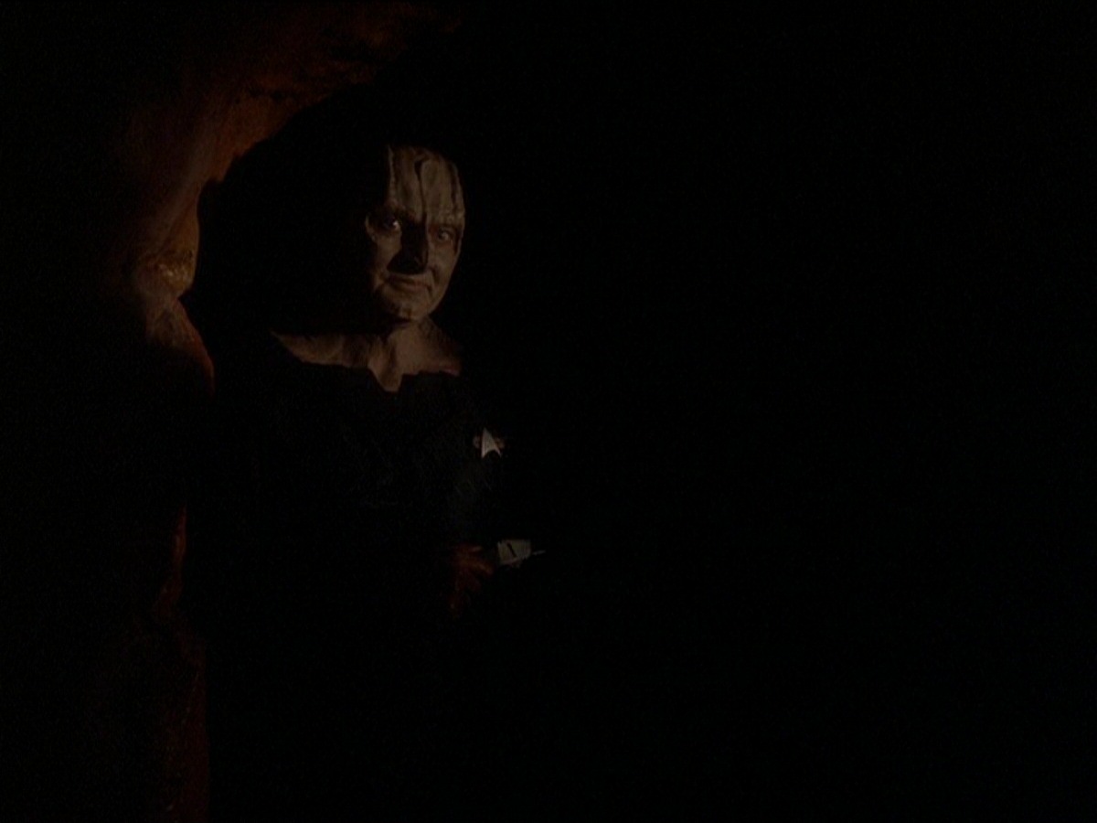 extant_StarTrek_DS9_7x22-TackingIntoTheWind_1690.jpg
