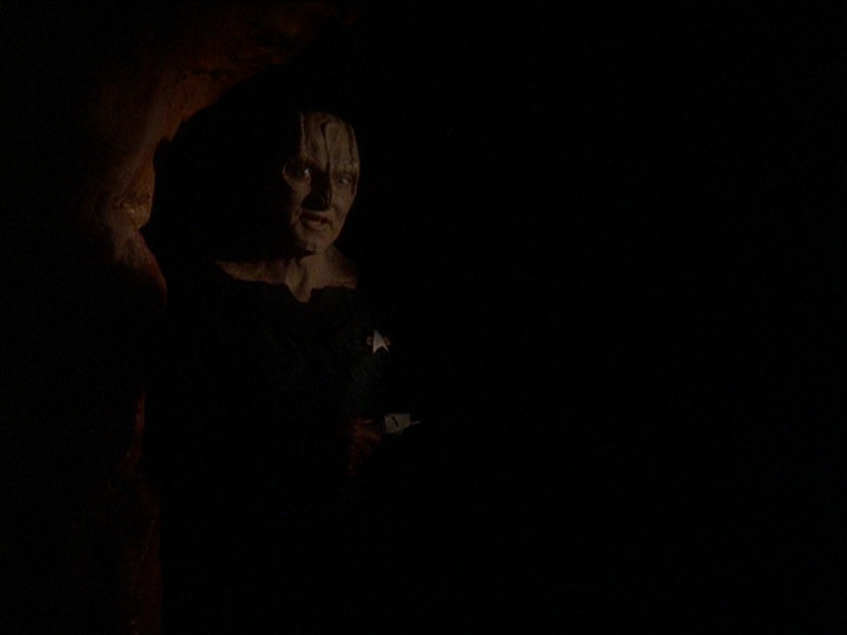 extant_StarTrek_DS9_7x22-TackingIntoTheWind_1691.jpg